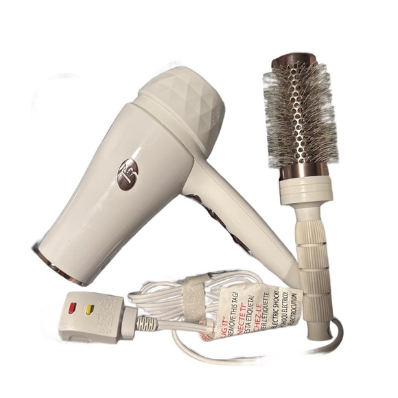 T3 Featherweight Luxe 2i Hair Dryer
NEW in BOX blowdryer & brush included
0207 - Picture 10 of 11
